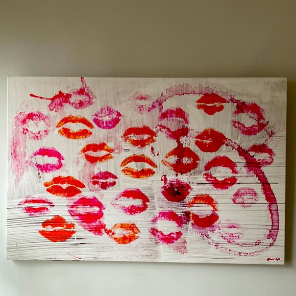 Oliver Gal Blurring Lips Canvas